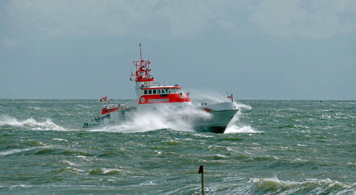 Un mort et quatre disparus après la collision de deux navires cargo en mer du Nord