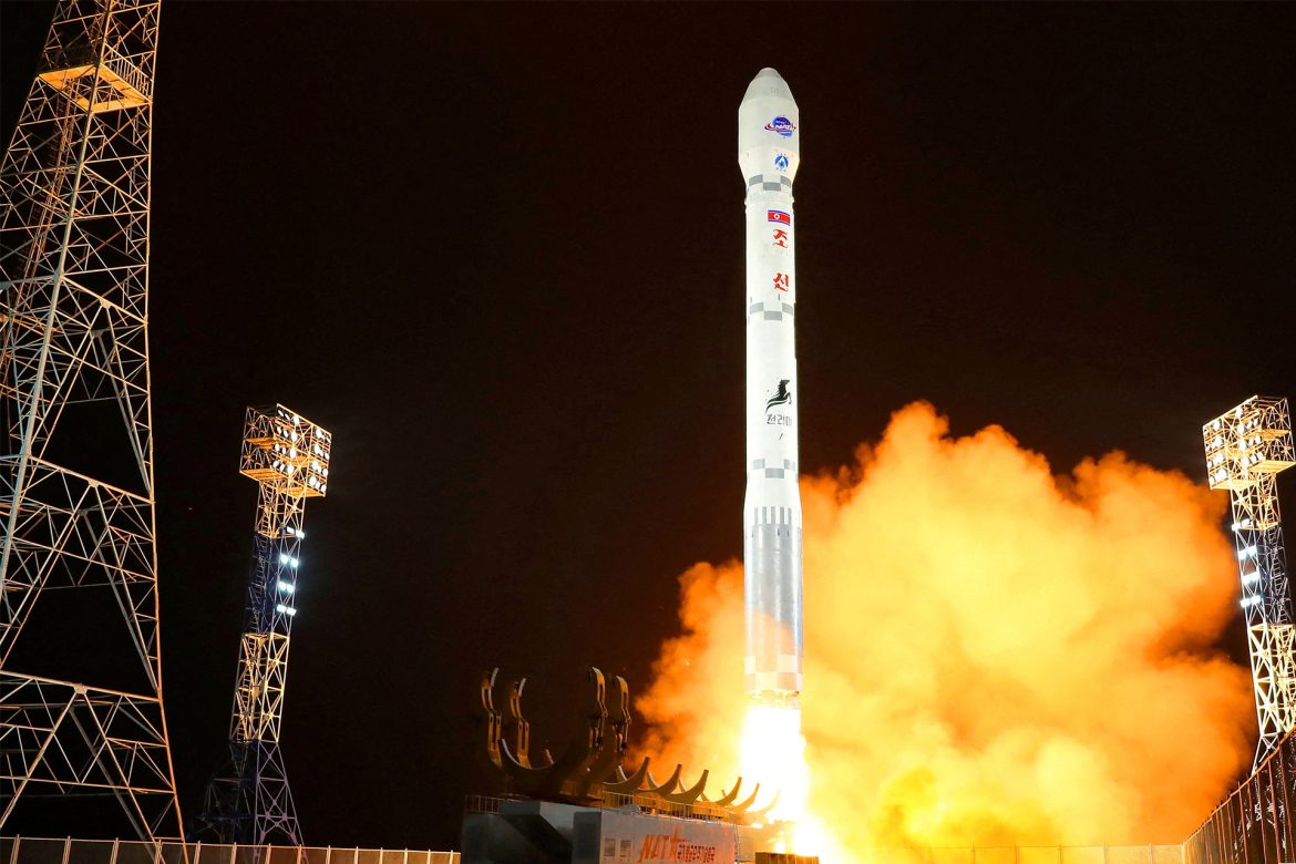 Pyongyang lance un satellite espion, Séoul suspend un pacte militaire