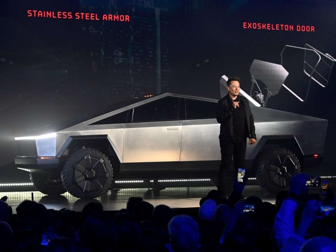 Cybertruck, le nouveau camion coûteux présenté par Musk