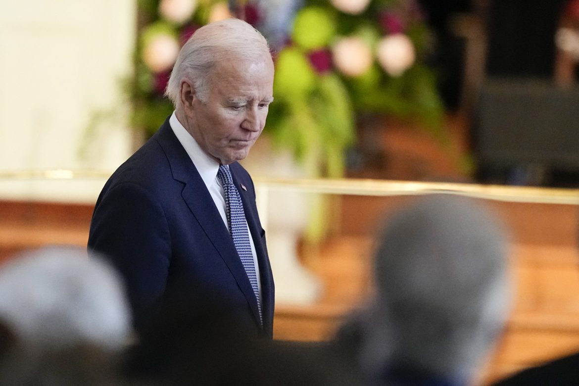 Soutien à Biden au plus bas historique selon Bloomberg