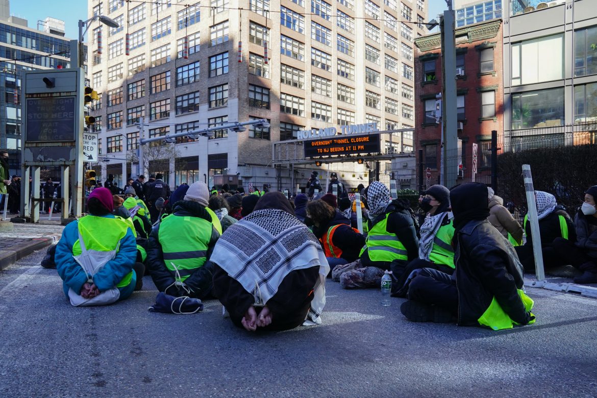 Manifestants bloquent des ponts à New York en soutien aux Palestiniens