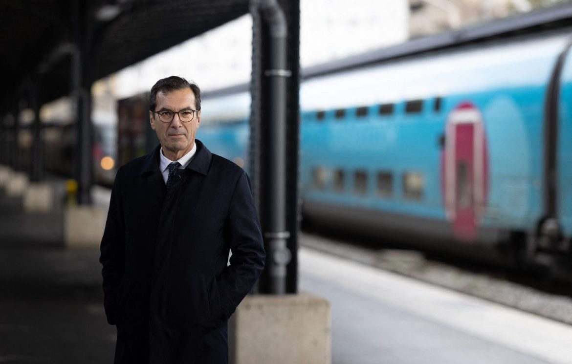 Le patron de la SNCF lutte contre la grève estivale