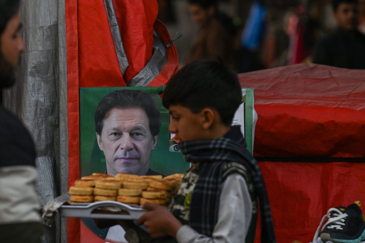 Partisans d'Imran Khan en tête des élections pakistanaises