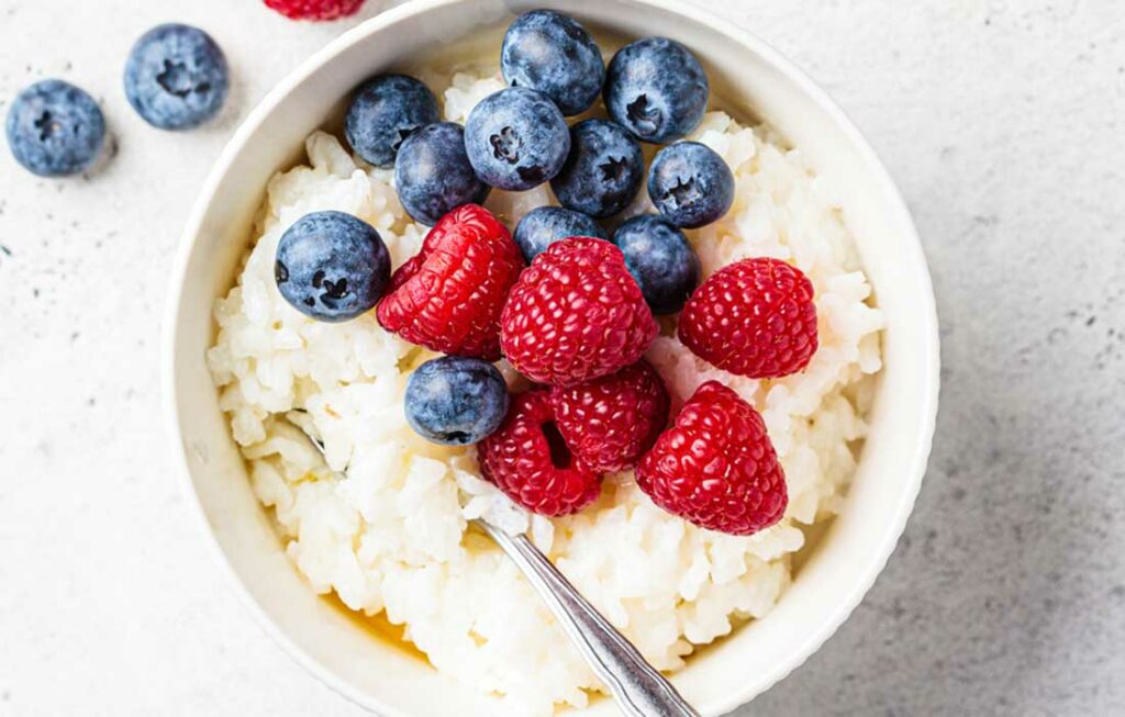 Porridge de son d'avoine et baies végétarien