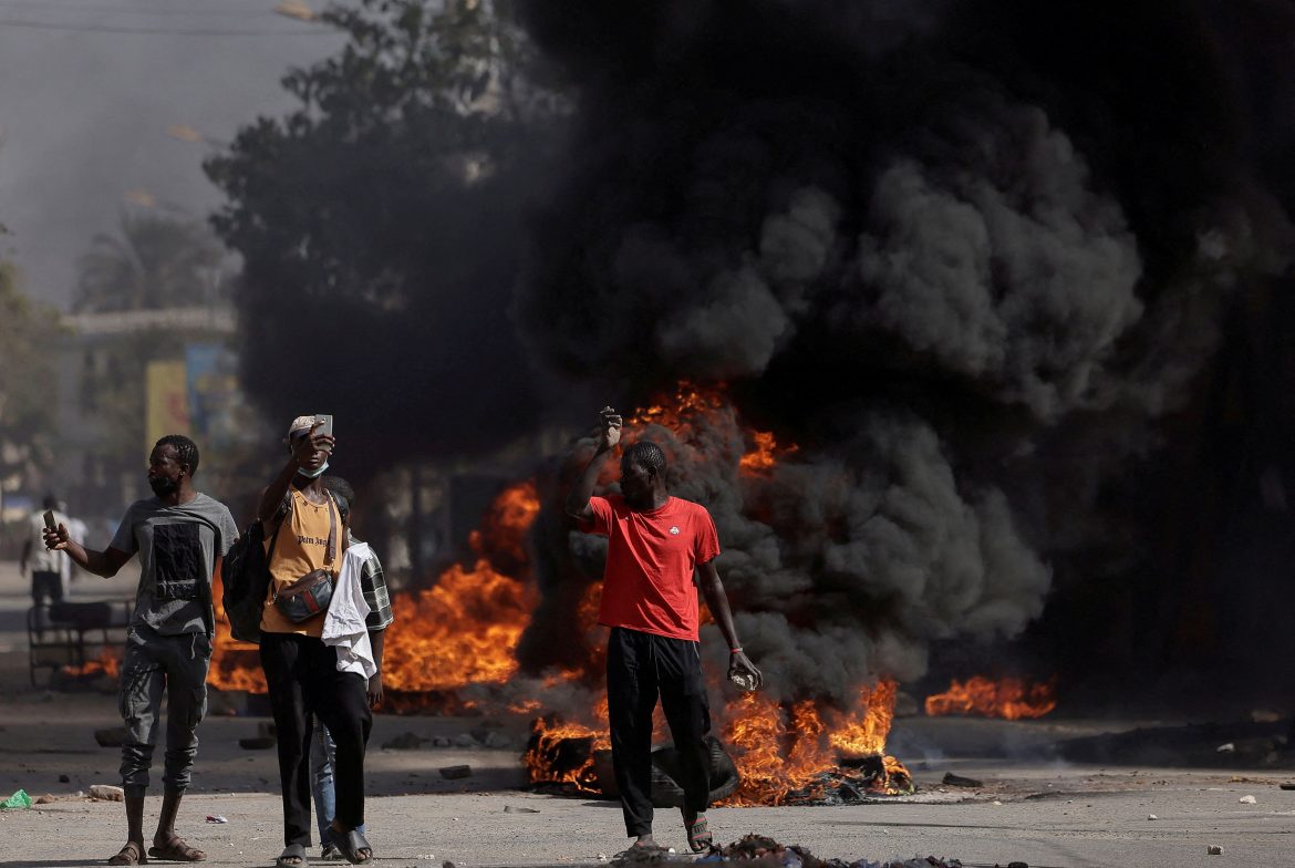 Sénégal: colère face au report des élections, impasse totale