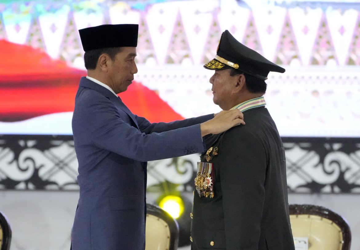 Widodo élève son probable successeur Prabowo au grade de 4 étoiles