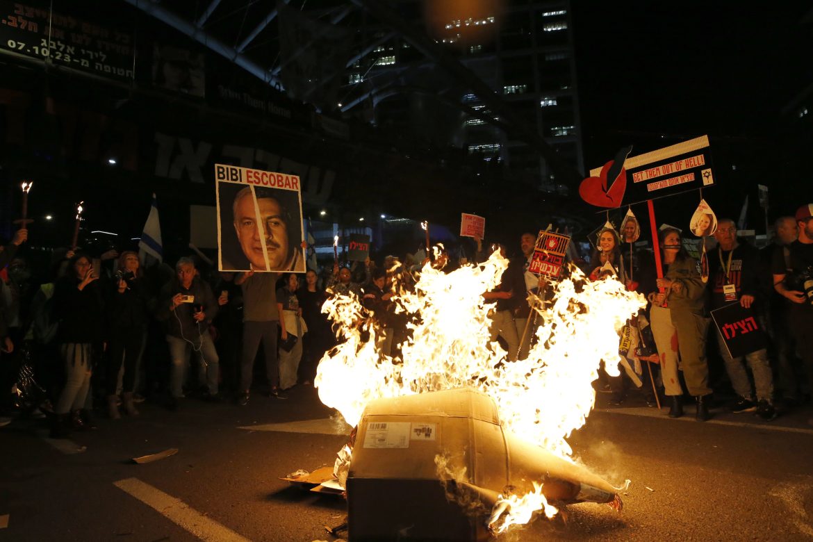 Arrestation de manifestants à Tel Aviv, les protestations s'enflamment