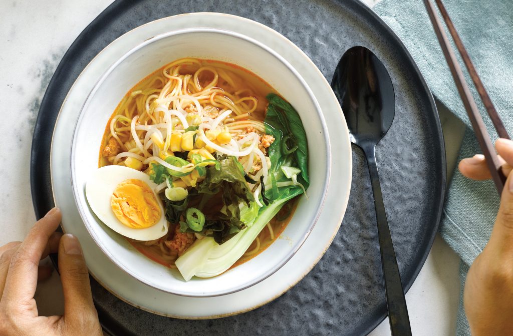 Dégustez une soupe ramen miso épicée