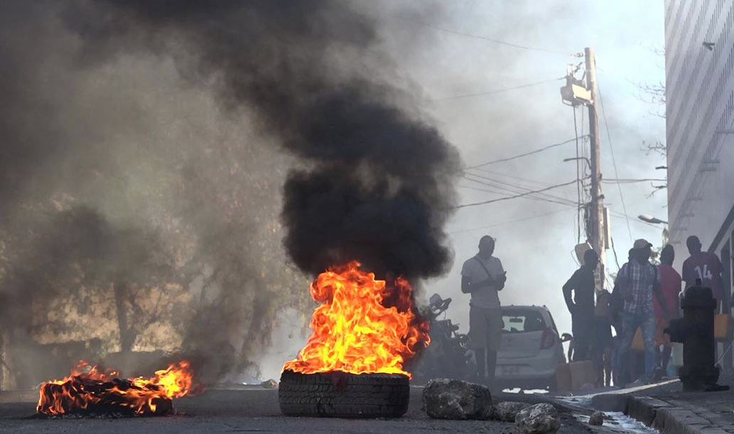 Haïti impose un couvre-feu après une attaque de prison et l'évasion de milliers