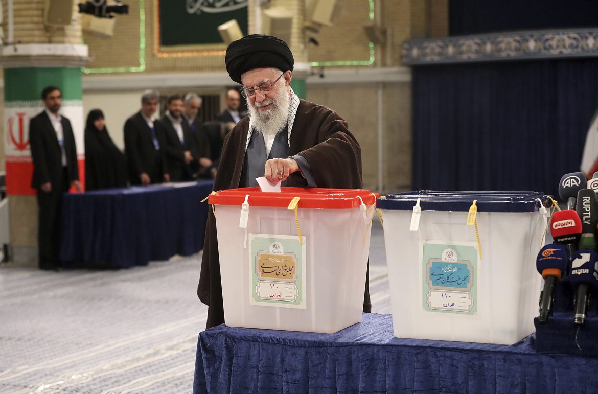 Iran vote en pleine crise économique, scrutins décisifs en jeu