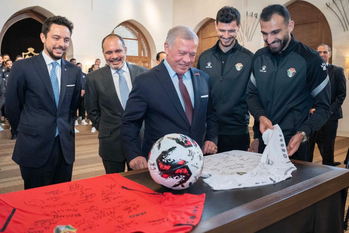 Le roi de Jordanie décore les Nshamy avec la Médaille du Jubilé d'Argent