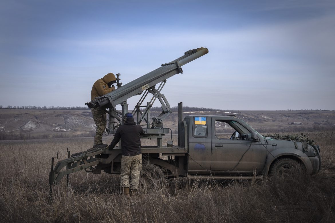 Les alliés de l'OTAN doivent agir, l'Ukraine manque de munitions - Stoltenberg