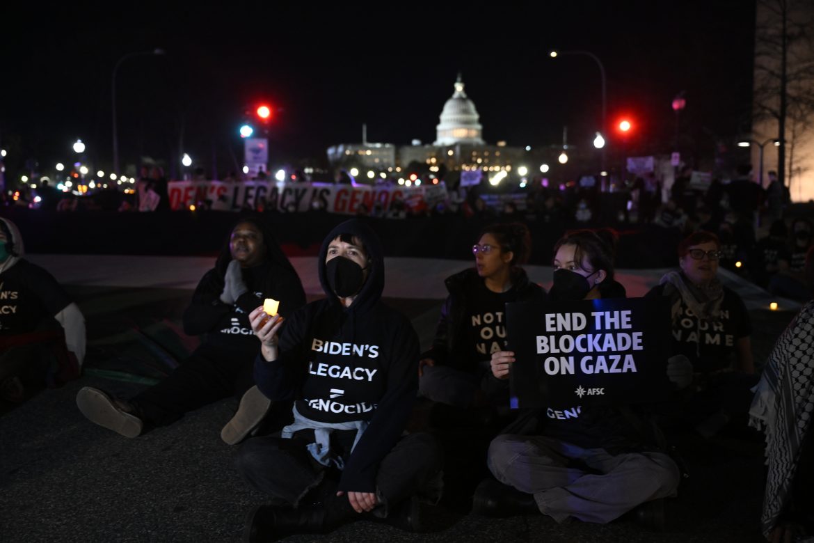 Manifestants bloquent Biden vers Congrès pour stopper guerre Gaza