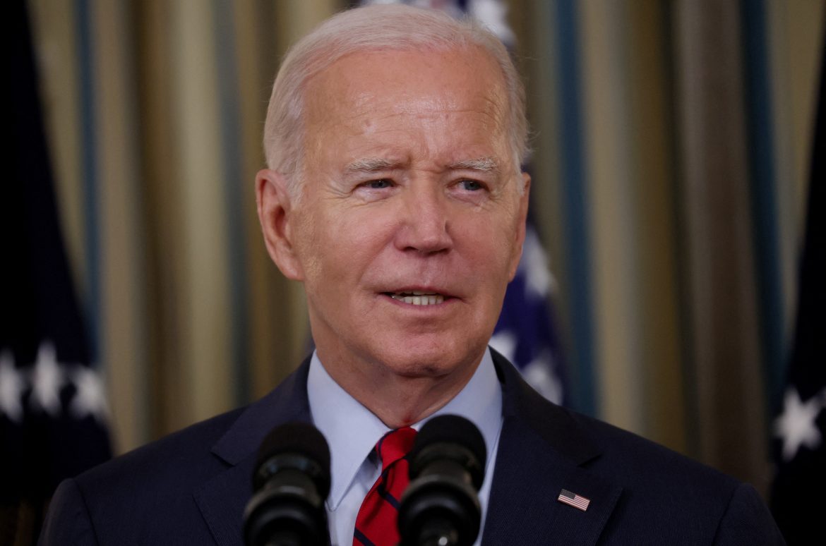 Puni par la loi sur l'espionnage, pourquoi pas Joe Biden?