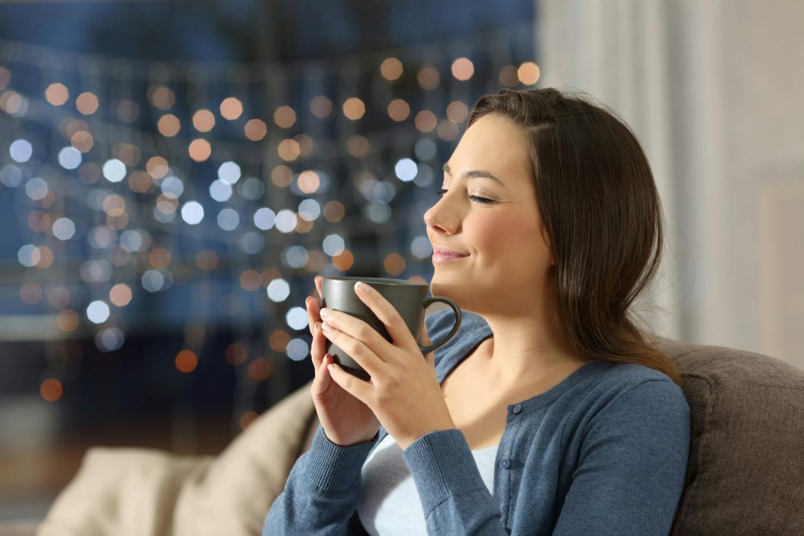 Thé le soir et sommeil le point avec un spécialiste