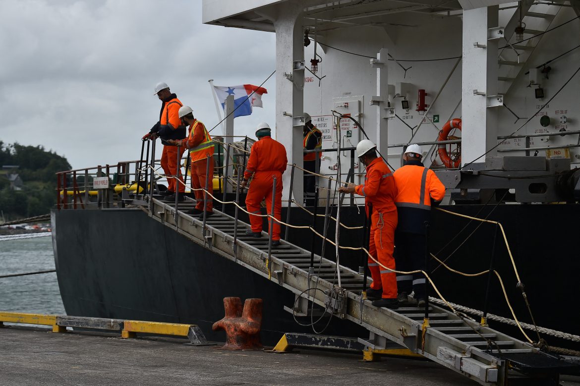 Washington invite Panama à retirer son pavillon des navires iraniens