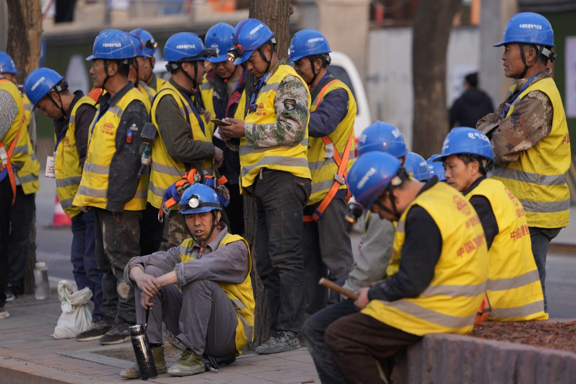 Économie chinoise surprend avec une croissance de 5,3% au T1