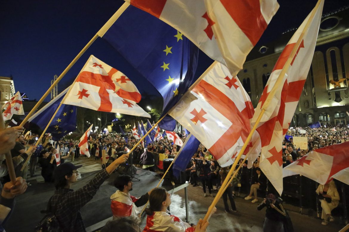 Géorgie avance sur la loi des agents étrangers face à 20 000 manifestants