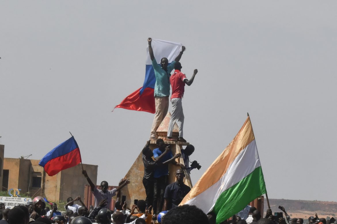 Le Niger accueille des formateurs russes et une défense aérienne après avoir rompu avec la France et les USA