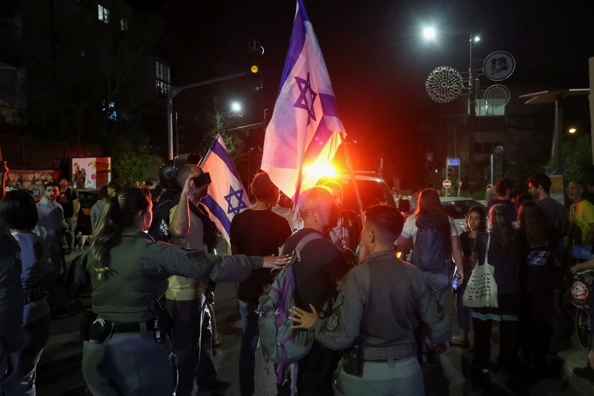 Manifestations devant chez Netanyahu irritent des officiels israéliens