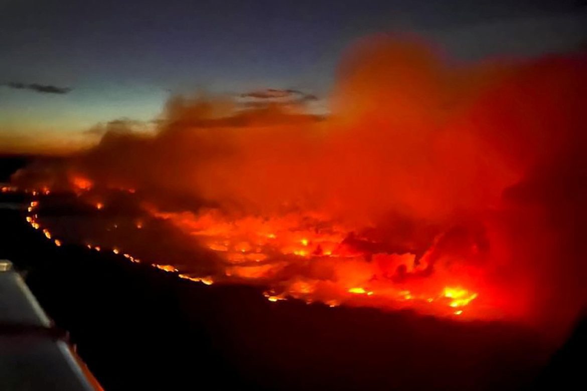 Évacuation massive face à l'incendie grandissant au Canada ouest