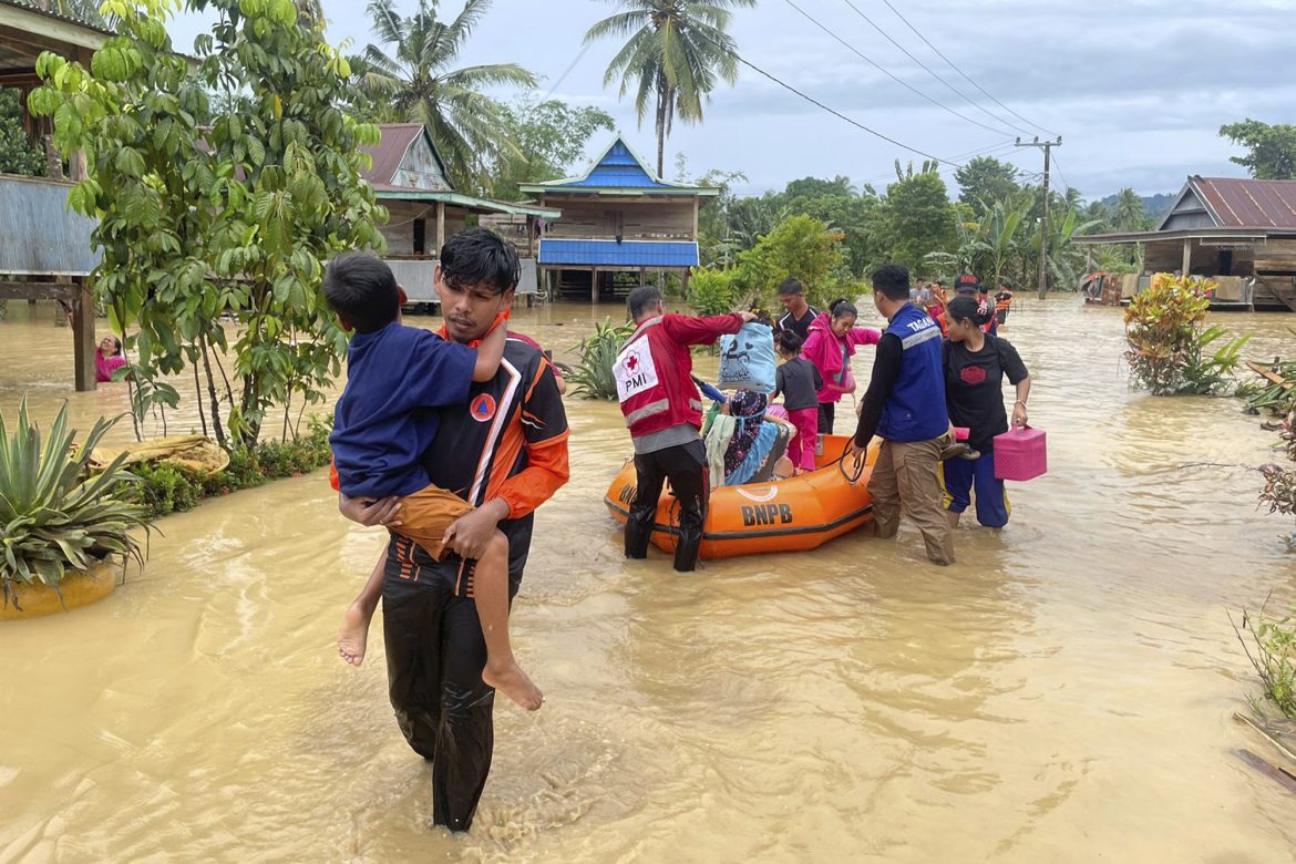 Glissements de terrain et inondations à Sulawesi du Sud, 15 morts