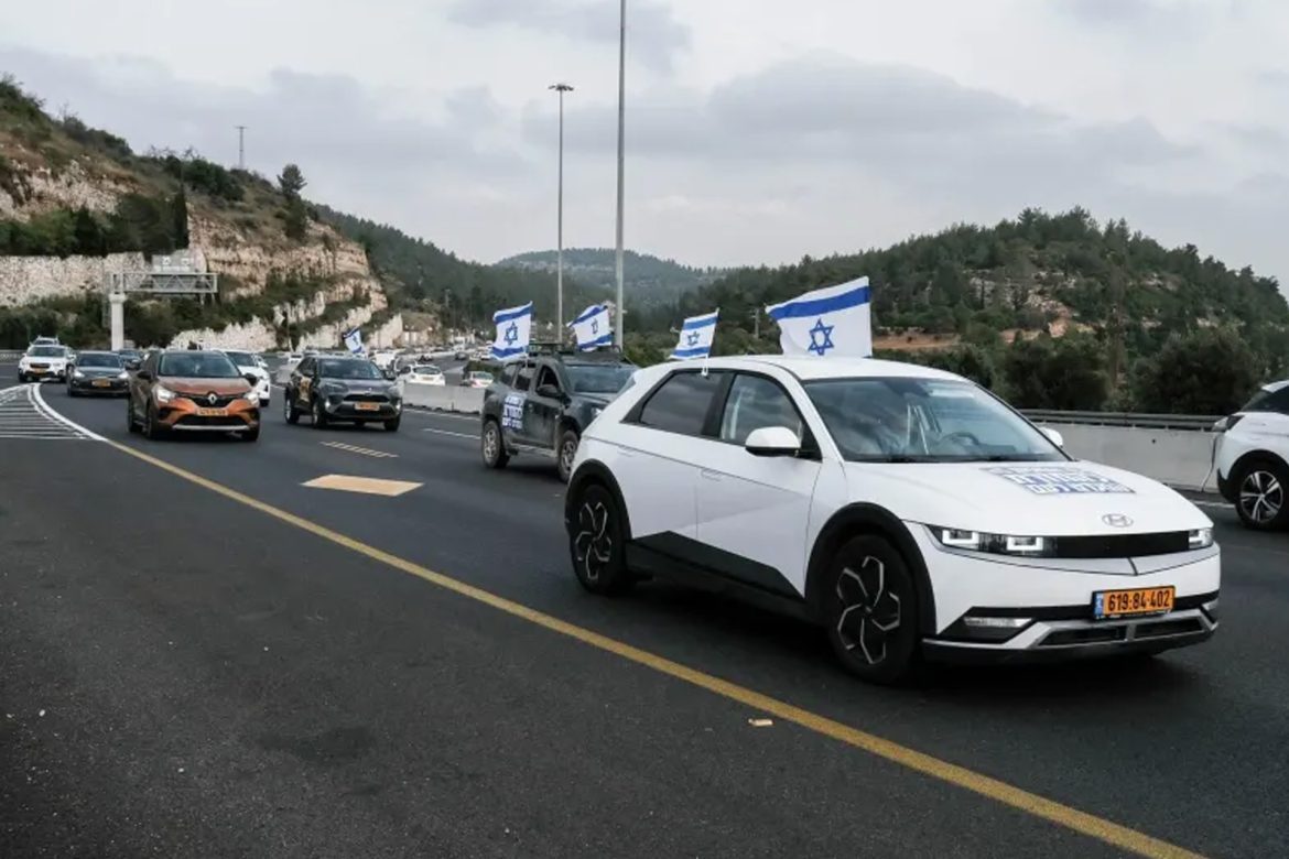 Israéliens manifestent en voiture pour de nouvelles élections