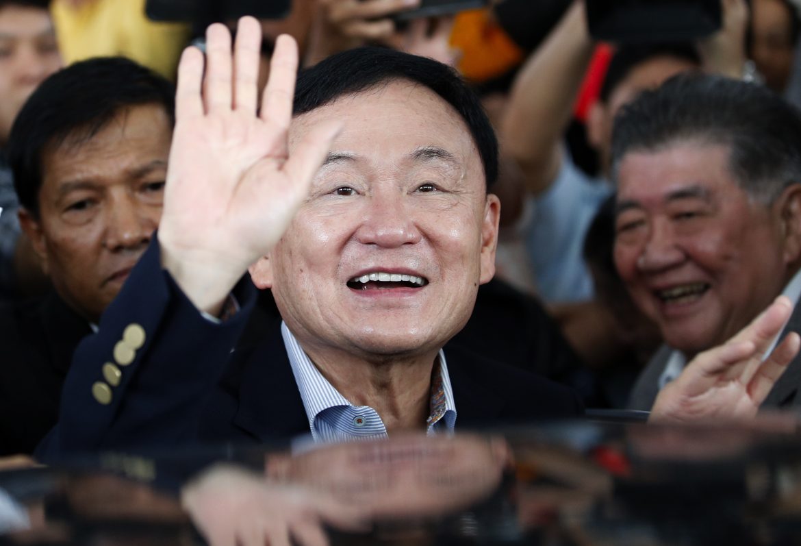 L'ancien PM thaïlandais Thaksin jugé pour insulte royale