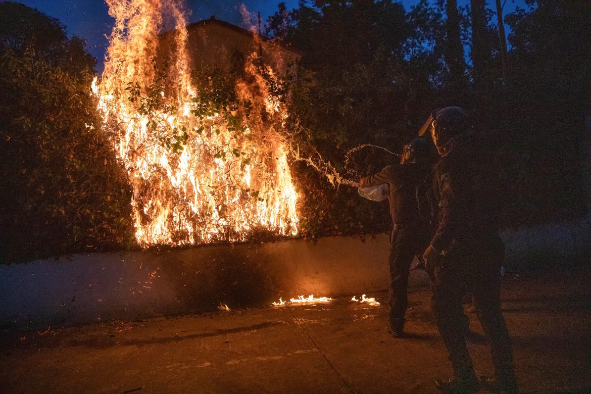 Les Mexicains se mobilisent pour Gaza et incendient près de l'ambassade israélienne