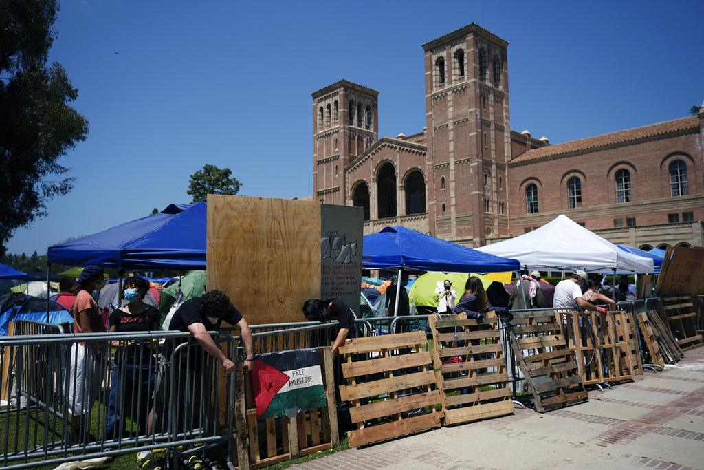 Militants UCLA dénoncent harcèlement avant agression campement Palestine