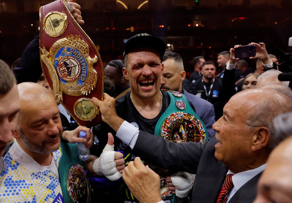 Usyk se prépare pour une revanche contre Fury en décembre