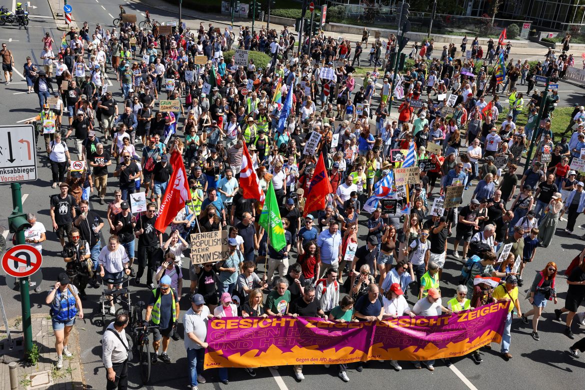 Affrontements entre manifestants et police au congrès AfD en Allemagne