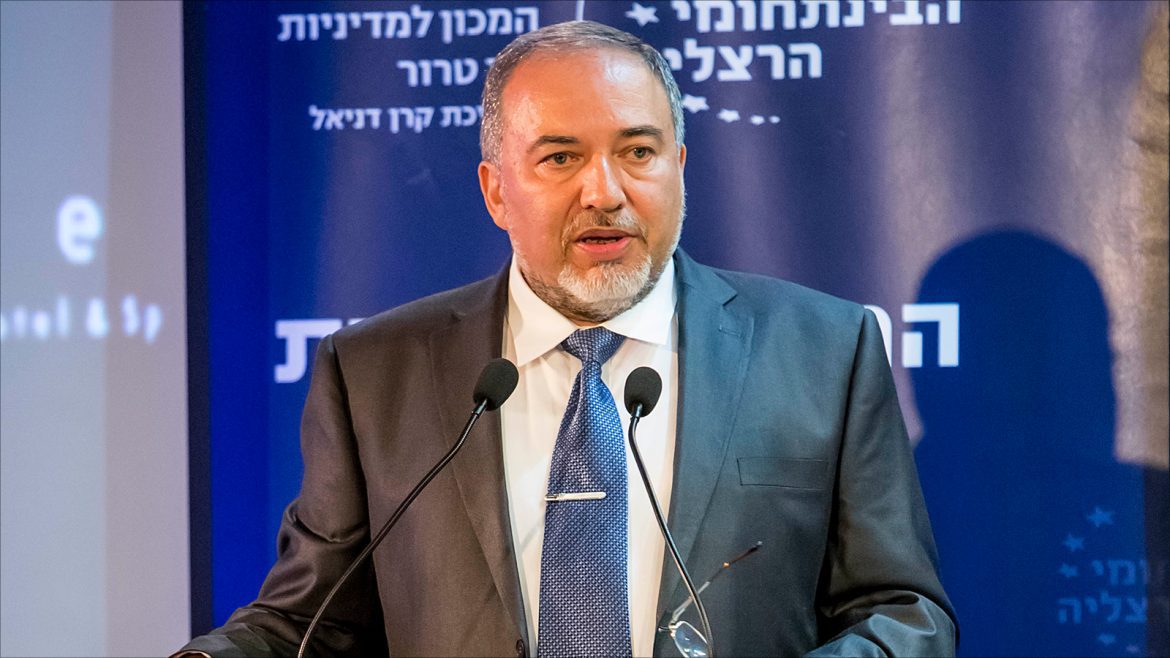 Liberman rejette Netanyahu et invite Gantz à renverser le pouvoir