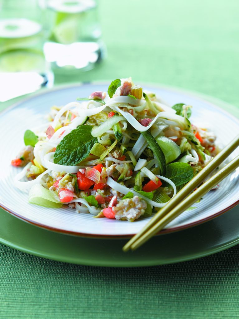 Salade croquante de nouilles au poulet