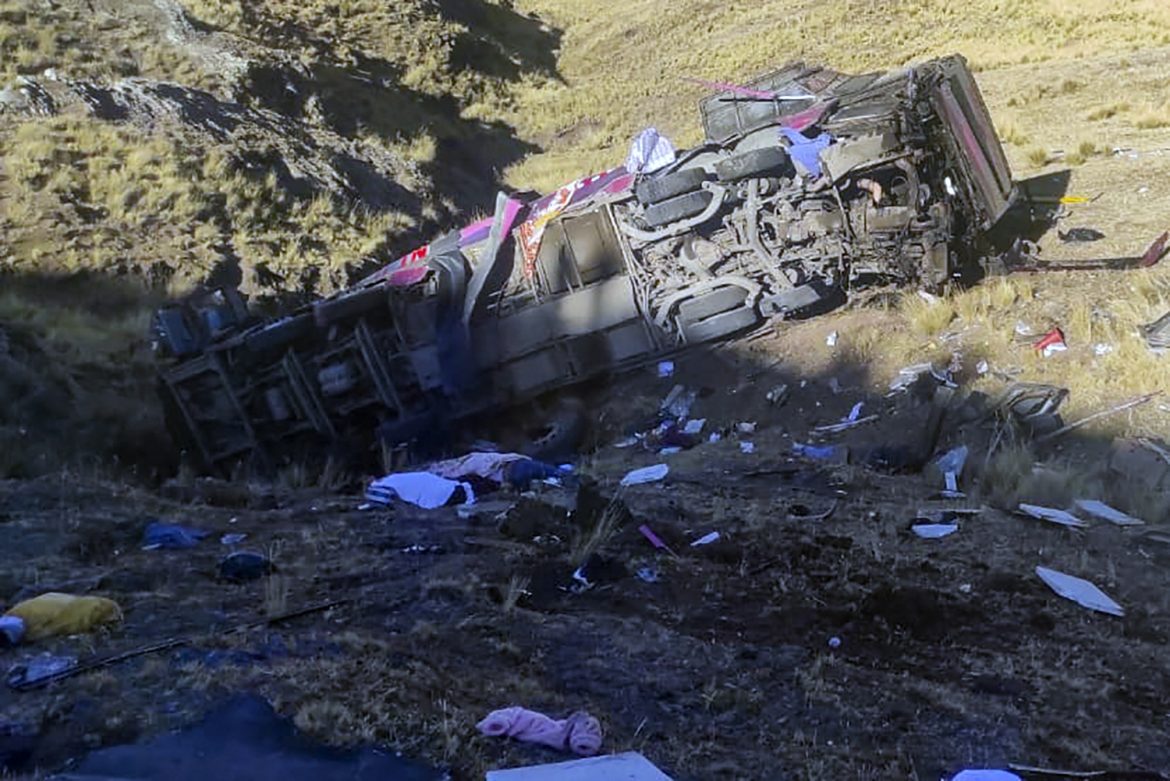 25 morts au Pérou suite à la chute d'un bus dans les Andes