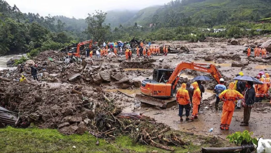 Au moins 108 morts dans les glissements de terrain au Kerala