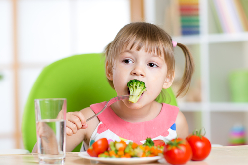 Gardez l'Esprit Vif à 70 ans grâce à ces 4 Aliments de l'Enfance