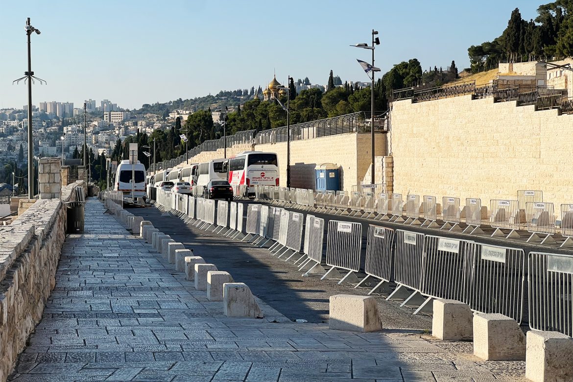 L'occupation étrangle les habitants de Jérusalem avec une fête