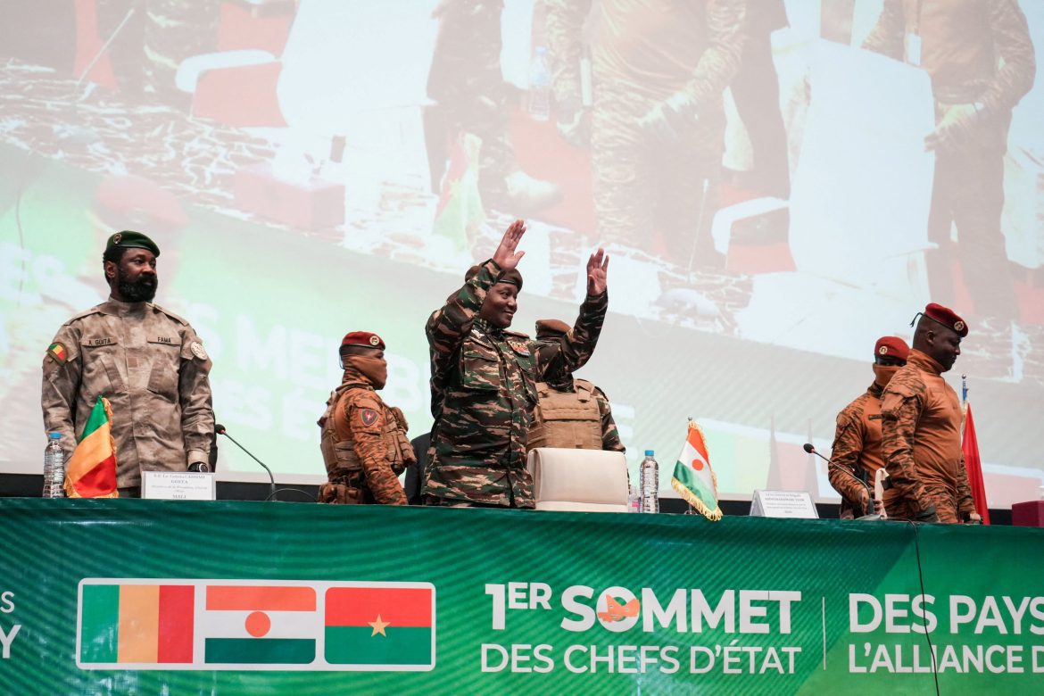 Le Niger le Mali et le Burkina Faso forment une confédération