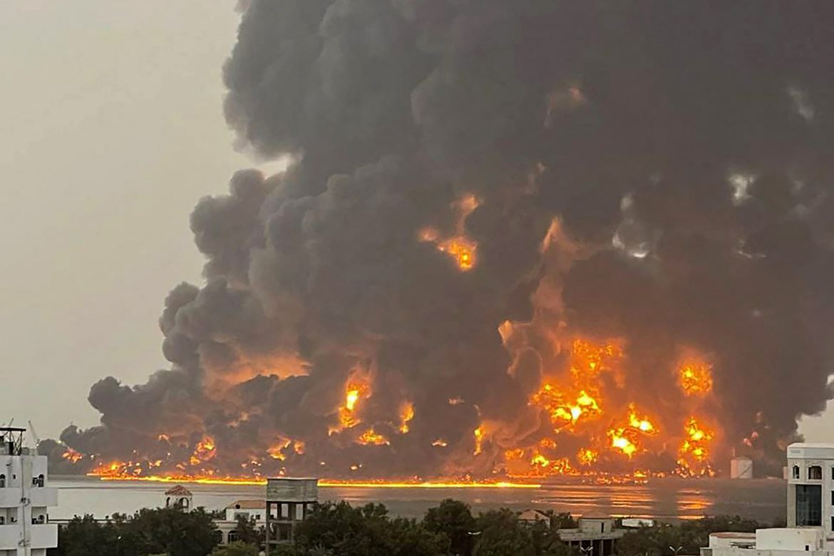 Premier Attaque Israélienne sur le Yémen: 10 Frappes et Incendies