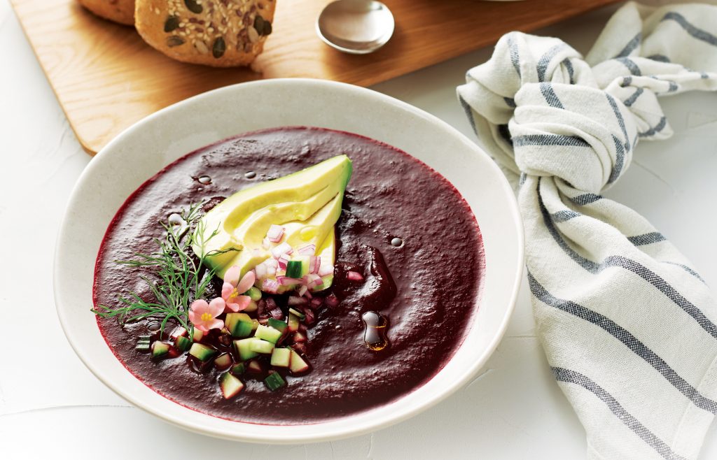 Gazpacho de betterave, une soupe rafraîchissante et colorée