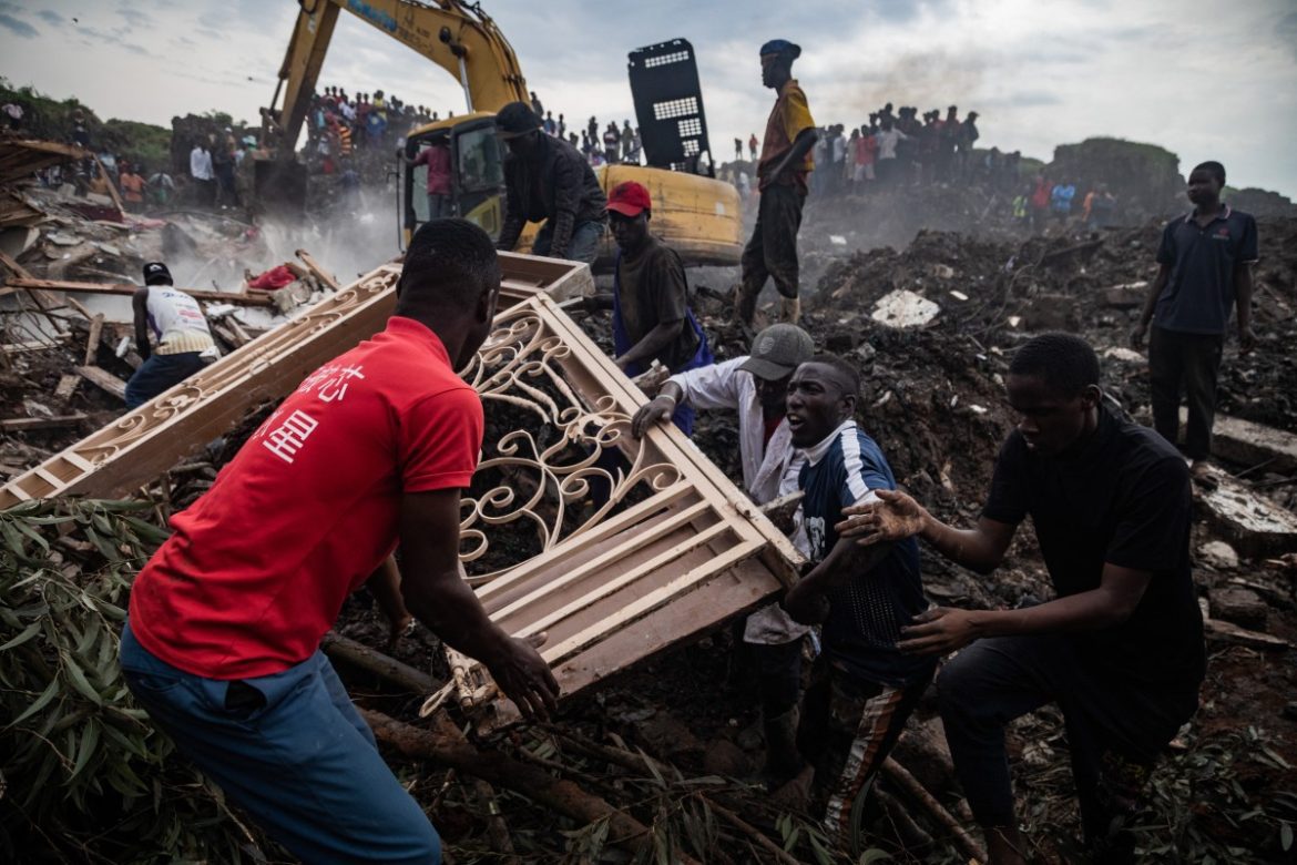 Hausse du bilan après un glissement de terrain à une décharge en Ouganda