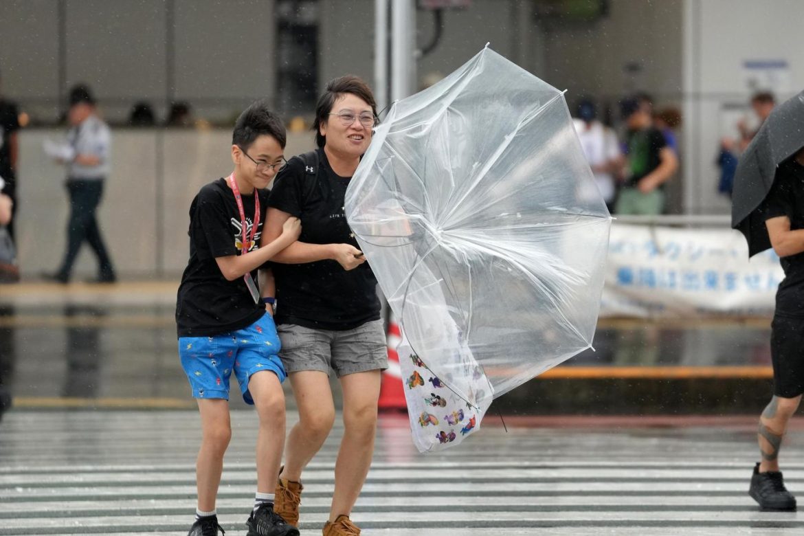 Kyushu se prépare à un typhon extrêmement puissant en approche