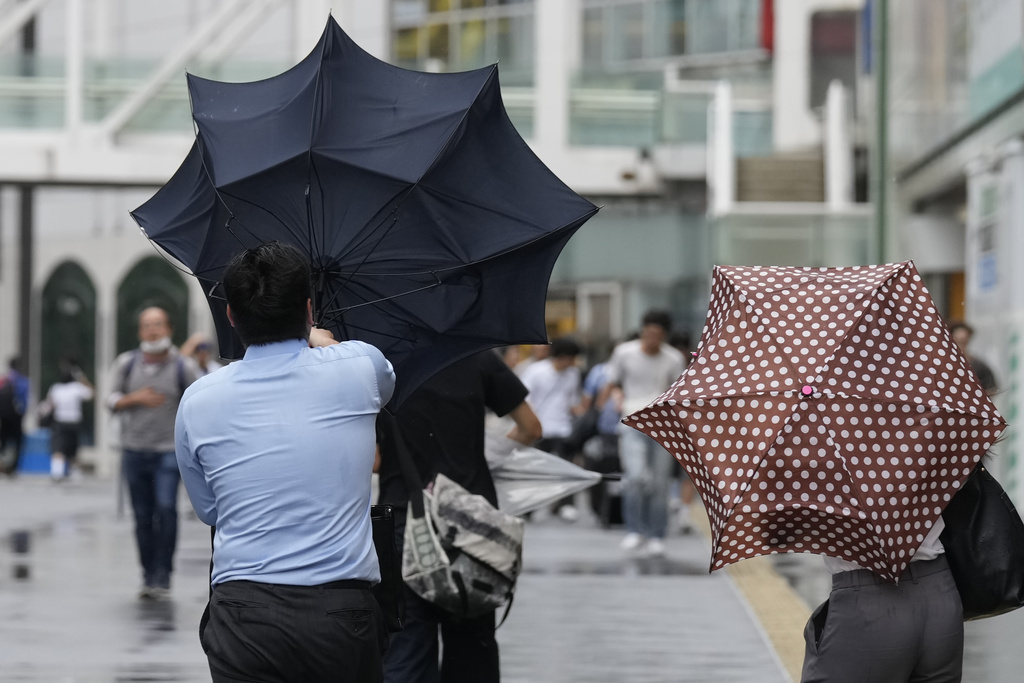 Le Japon ordonne des évacuations face à l'arrivée du typhon Ampil