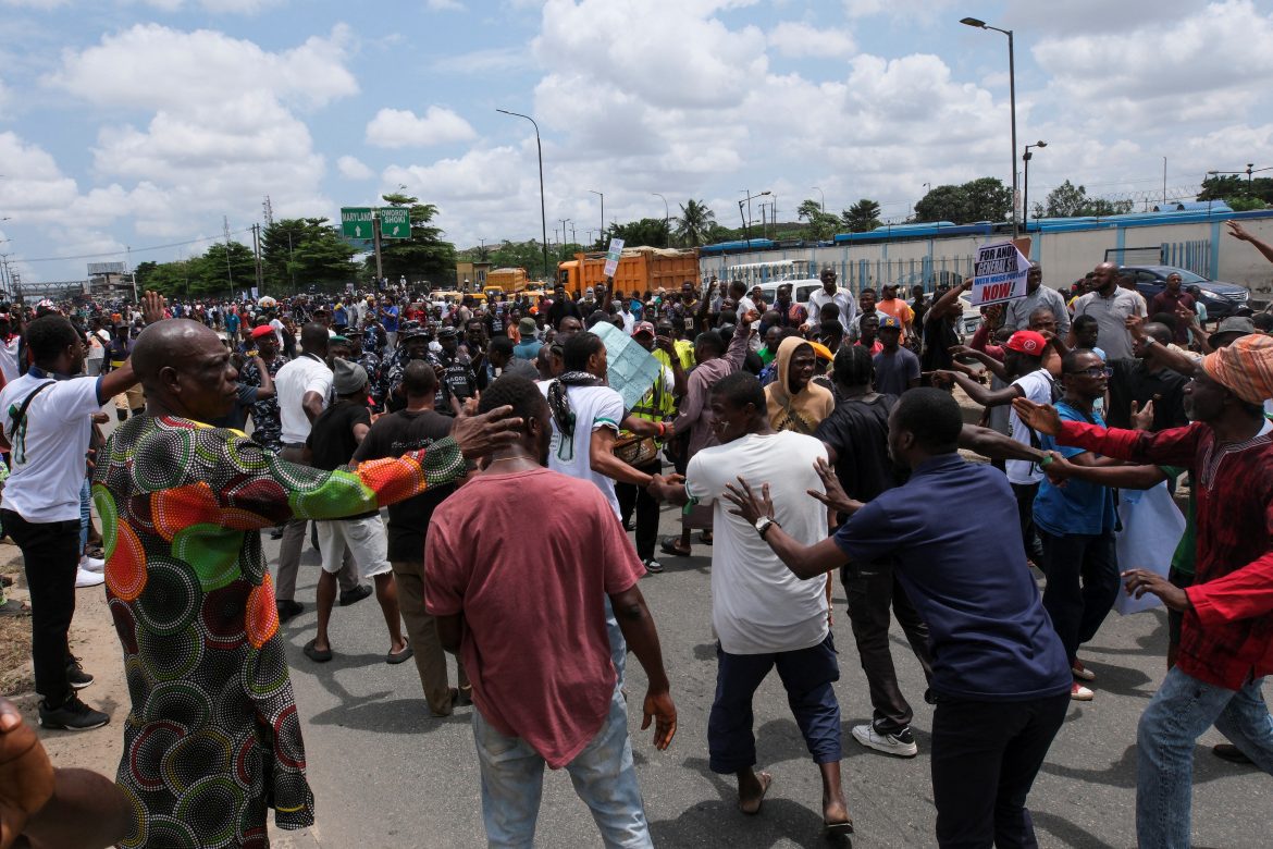 Le président du Nigeria appelle à la fin des manifestations et des arrestations de manifestants