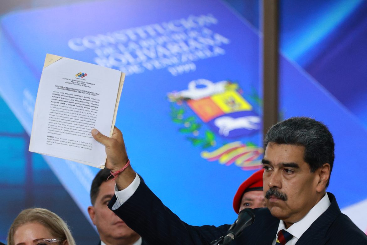 Maduro défend sa victoire et invite l'opposition au dialogue judiciaire