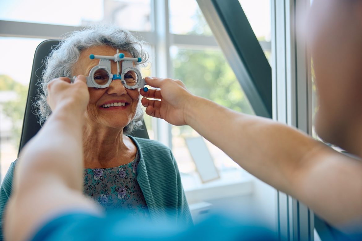 Prévenir Alzheimer en surveillant vision et cholestérol pour éviter les risques