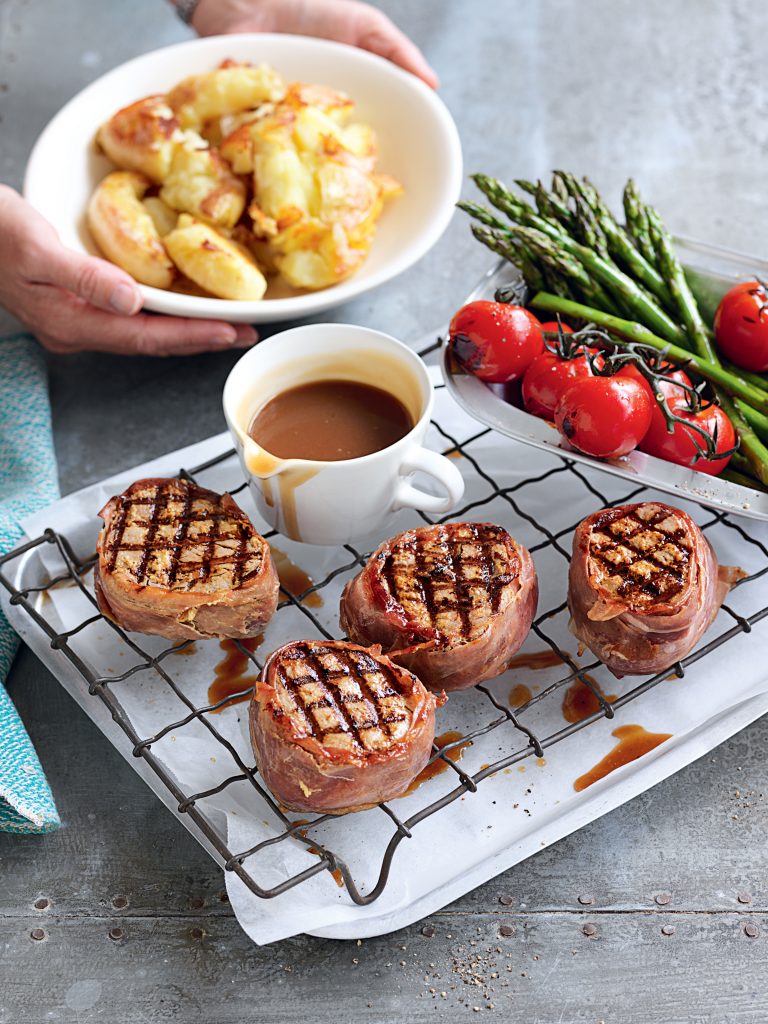 Boeuf enrobé de prosciutto et pommes de terre écrasées