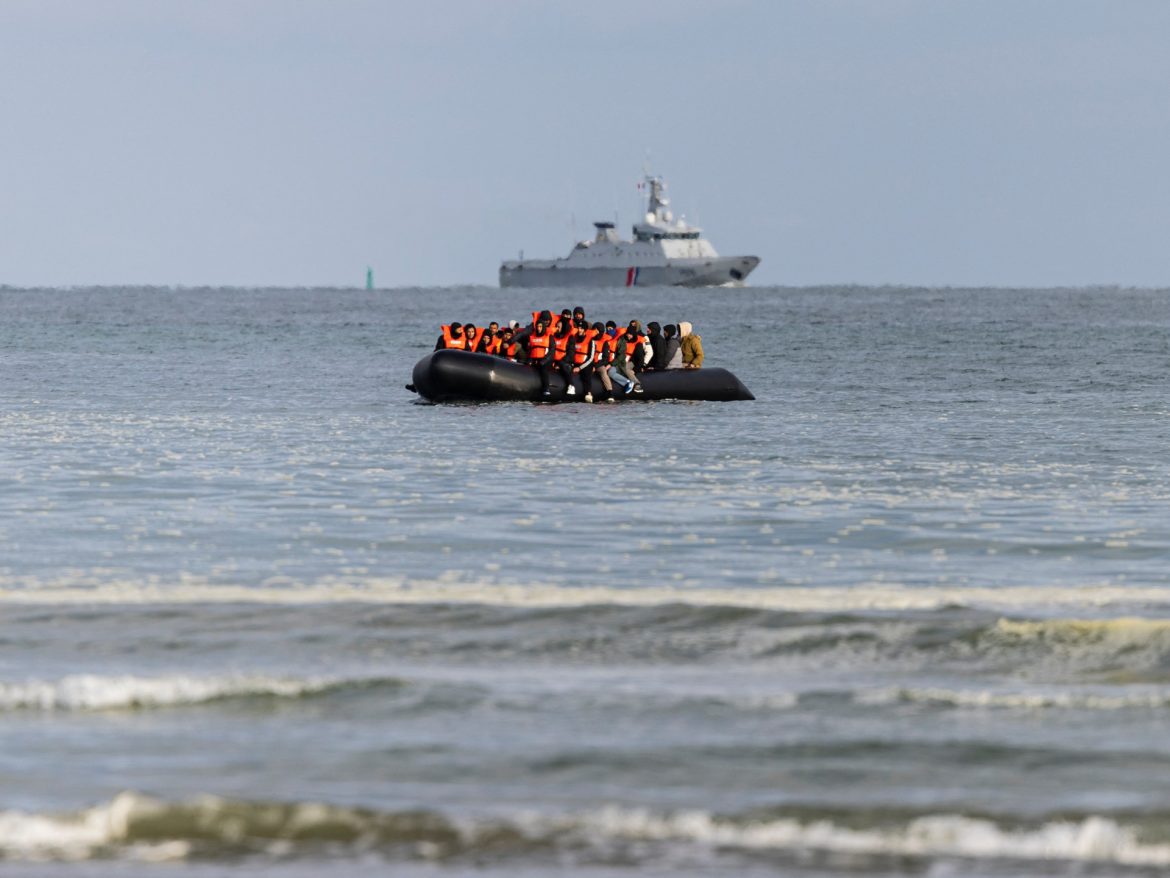 Huit morts en tentant de traverser la Manche vers le Royaume-Uni