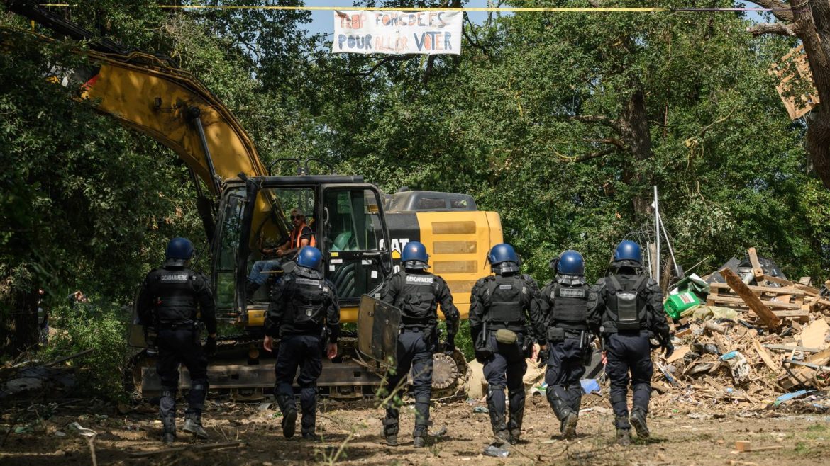 Le déboisement de l'A69 achevé : 17 interpellations en cours